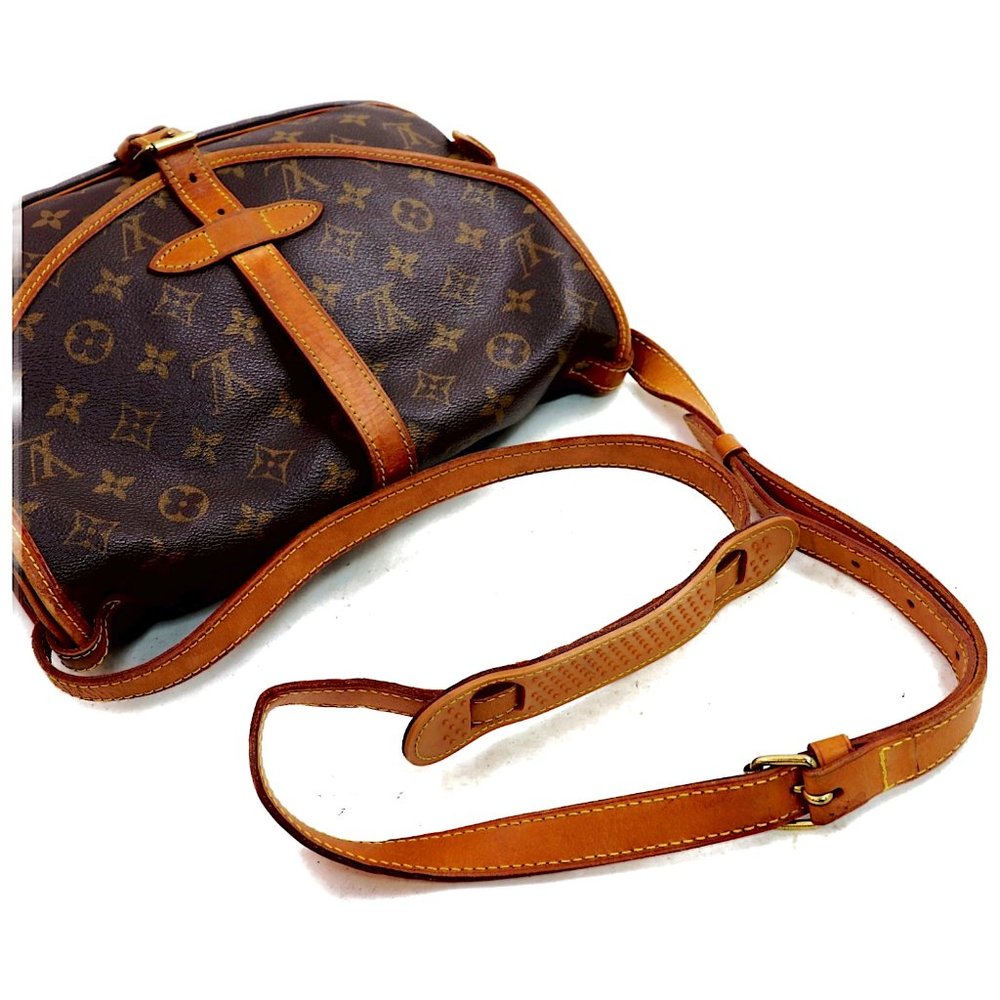 Louis Vuitton Brown Monogram Messenger Bag with Tan Trim - Picture 4 of 8